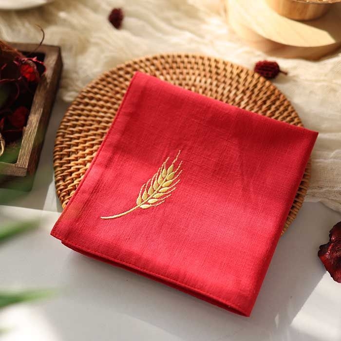 Kabatas lakatiņš — antīks stils, tīra kokvilna, dubultslāņu, izšūti kviešu ausis, izšūts teksts