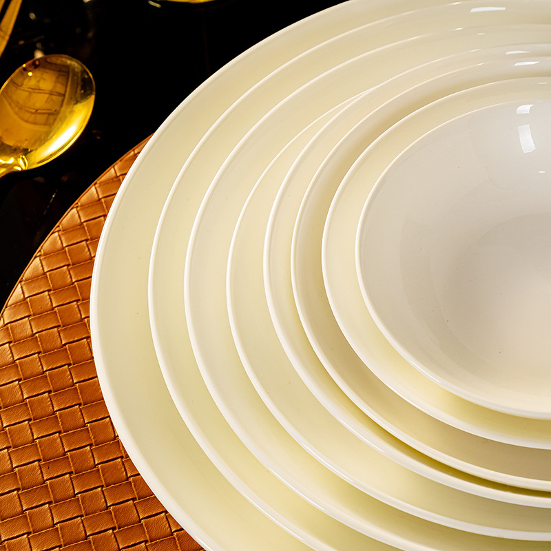 Jin Yuze tanjur od kostnog porculana — okrugli porcelinski tanjur, jednobojni dizajn, moderni minimalistički stil, siguran u mikrovalnoj pećnici