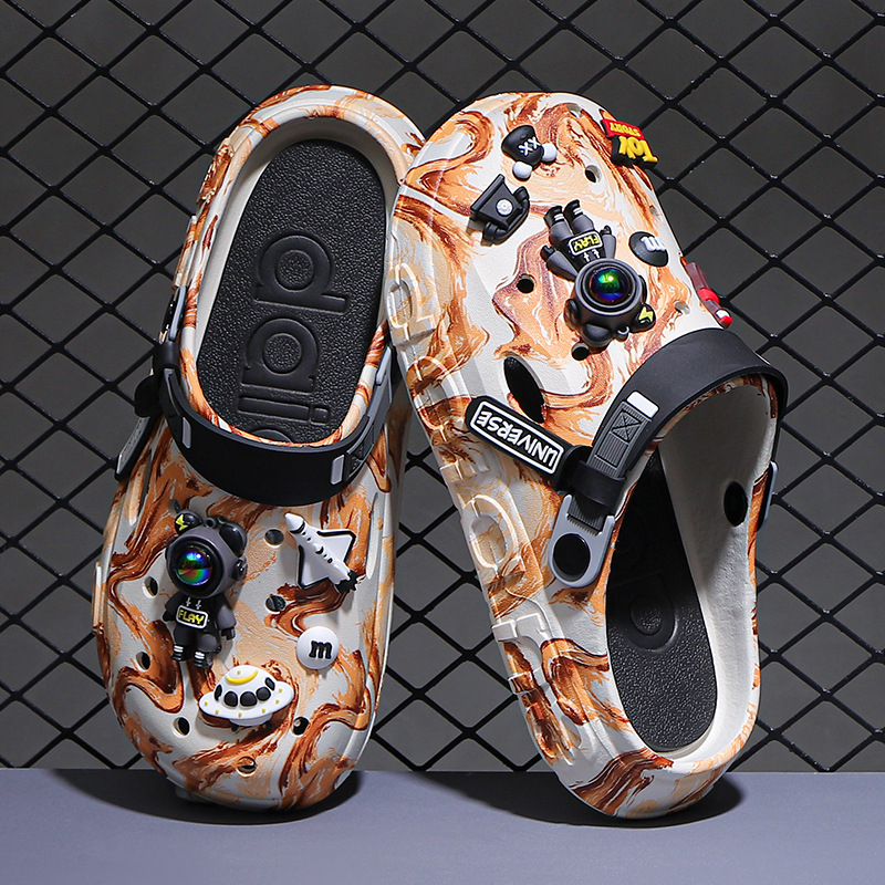 Vīriešu EVA pludmales sandales – plastmases augšējā daļa un zole, EVA zolīte, anti-slīdēšana un ūdensnecaurlaidīgas, papēža augstums 3,0–3,5 cm, raksts divpusējs lācis