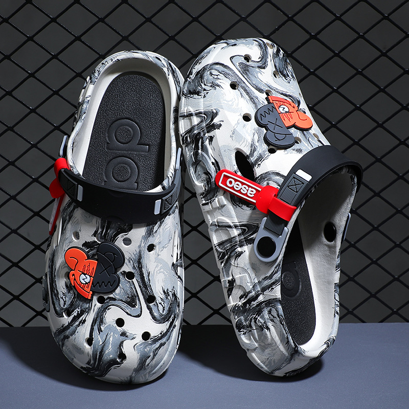 Vīriešu EVA pludmales sandales – plastmases augšējā daļa un zole, EVA zolīte, anti-slīdēšana un ūdensnecaurlaidīgas, papēža augstums 3,0–3,5 cm, raksts divpusējs lācis