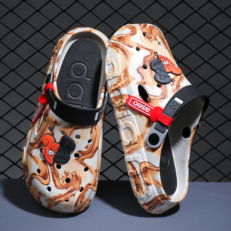 Vīriešu EVA pludmales sandales – plastmases augšējā daļa un zole, EVA zolīte, anti-slīdēšana un ūdensnecaurlaidīgas, papēža augstums 3,0–3,5 cm, raksts divpusējs lācis