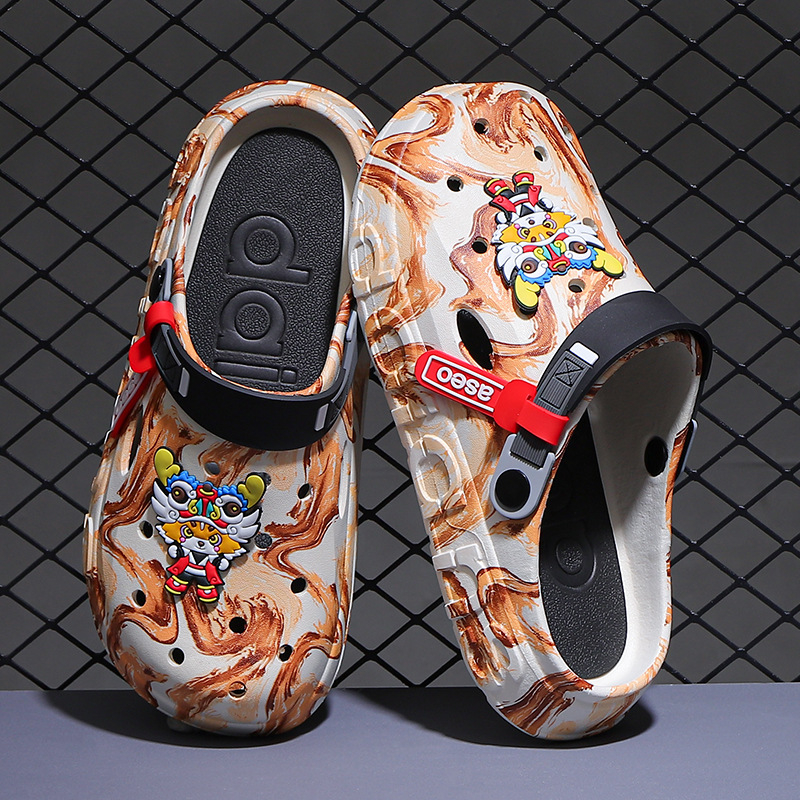 Vīriešu EVA pludmales sandales – plastmases augšējā daļa un zole, EVA zolīte, anti-slīdēšana un ūdensnecaurlaidīgas, papēža augstums 3,0–3,5 cm, raksts divpusējs lācis