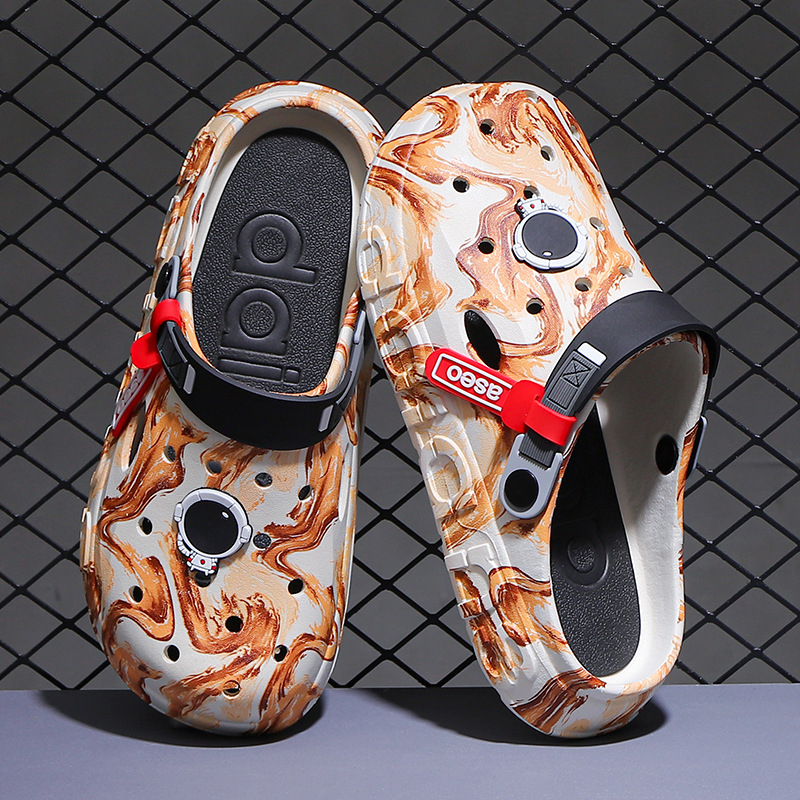 Vīriešu EVA pludmales sandales – plastmases augšējā daļa un zole, EVA zolīte, anti-slīdēšana un ūdensnecaurlaidīgas, papēža augstums 3,0–3,5 cm, raksts divpusējs lācis