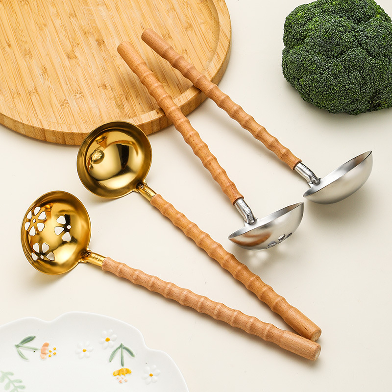 Lingură de bucătărie din oțel inoxidabil 304, mâner din fag, rezistență la temperaturi înalte, design modern minimalist, imprimare de logo disponibil.