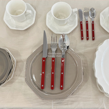 Francia stílusú 304 rozsdamentes acél evőeszköz készlet: steakhez kés, villa és kanál, klipszes fogantyúval, tükrös felület