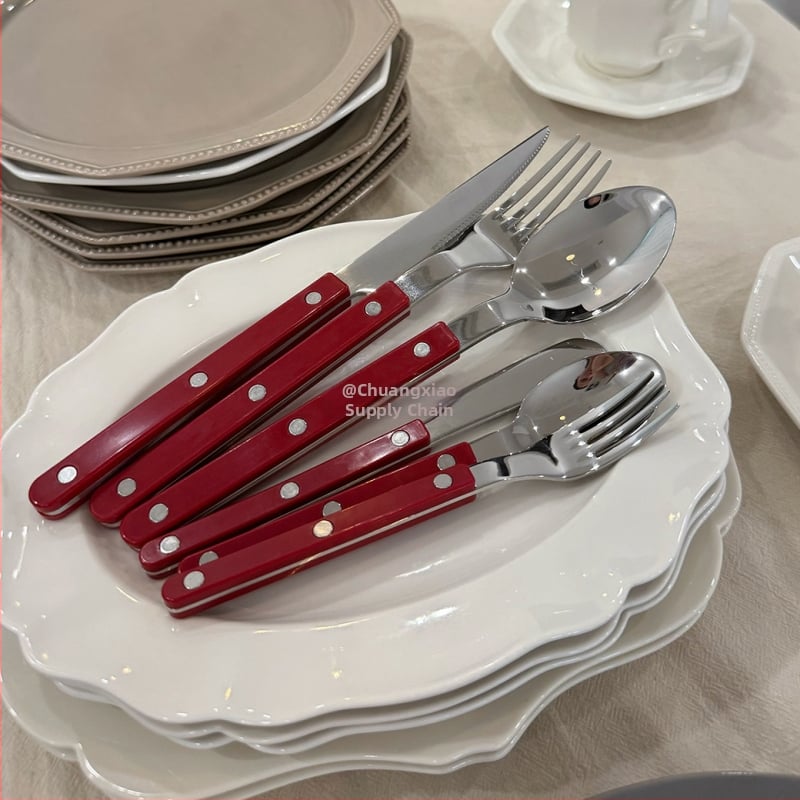 Francia stílusú 304 rozsdamentes acél evőeszköz készlet: steakhez kés, villa és kanál, klipszes fogantyúval, tükrös felület