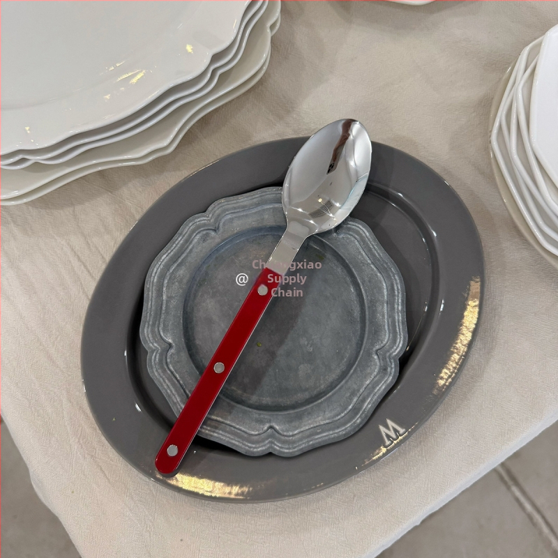 Francia stílusú 304 rozsdamentes acél evőeszköz készlet: steakhez kés, villa és kanál, klipszes fogantyúval, tükrös felület