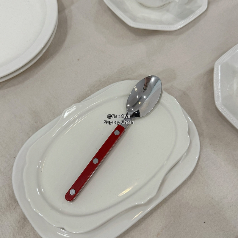 Francia stílusú 304 rozsdamentes acél evőeszköz készlet: steakhez kés, villa és kanál, klipszes fogantyúval, tükrös felület