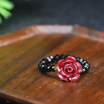 Inel: Cinnabar cu design floral, mărgele, pe șnur elastic