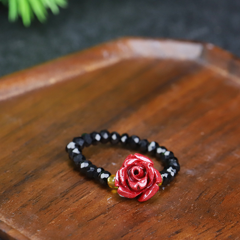 Inel: Cinnabar cu design floral, mărgele, pe șnur elastic