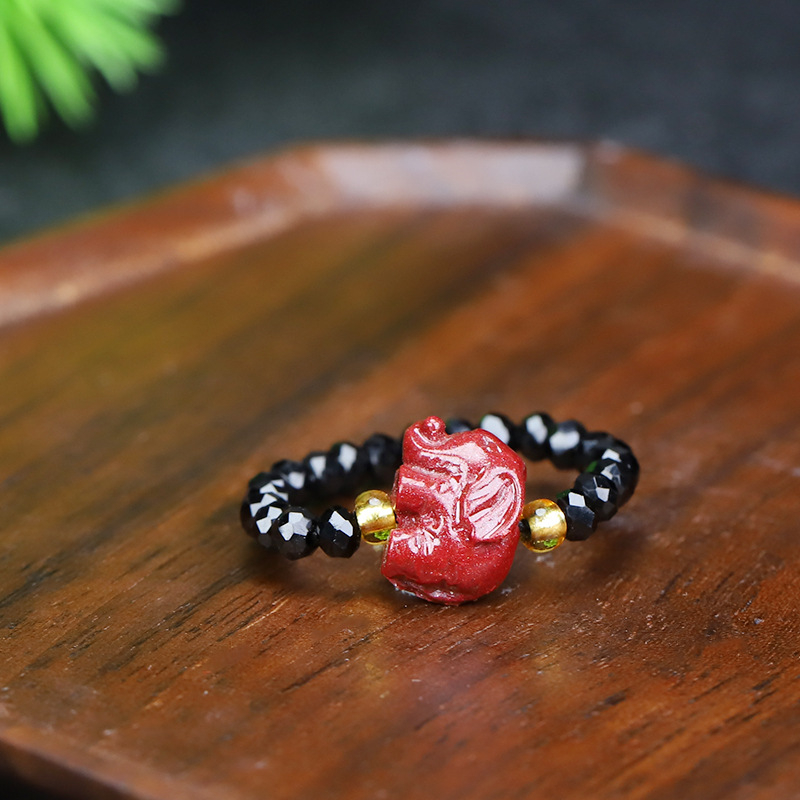 Inel: Cinnabar cu design floral, mărgele, pe șnur elastic