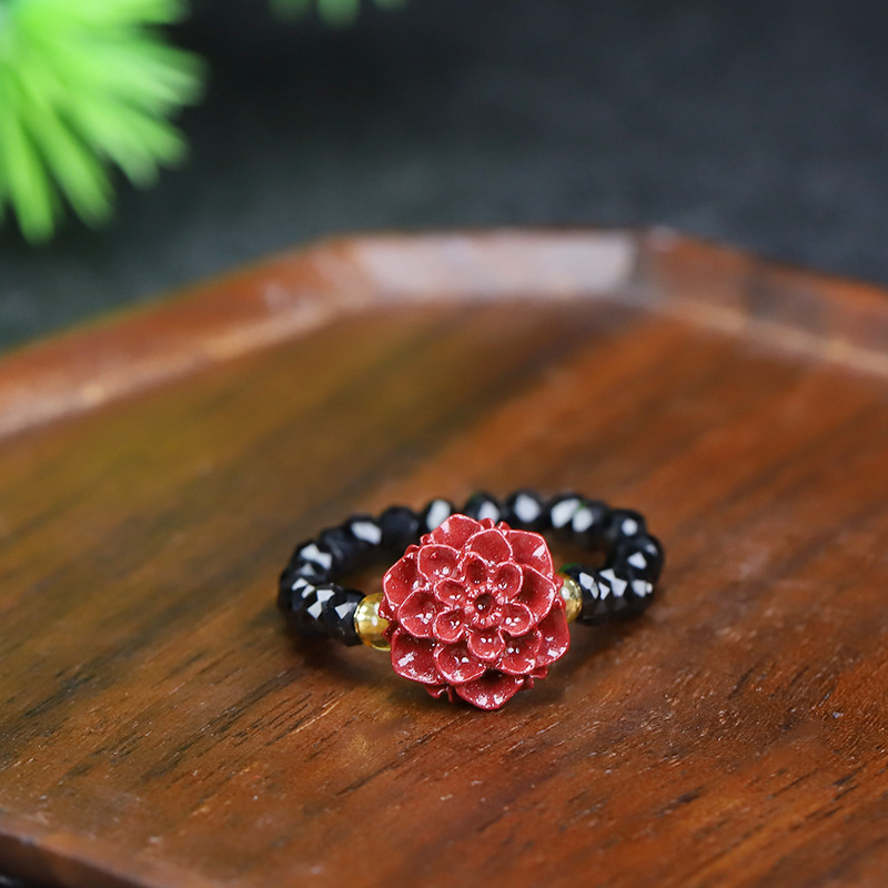 Inel: Cinnabar cu design floral, mărgele, pe șnur elastic