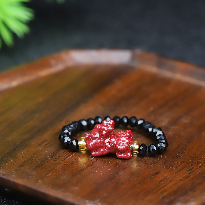 Inel: Cinnabar cu design floral, mărgele, pe șnur elastic