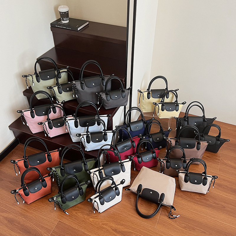 Crossbody taška z Oxford textílie, unisex štýl, zipsové zapínanie, horizontálny štvorcový tvar, polyesterová podšívka