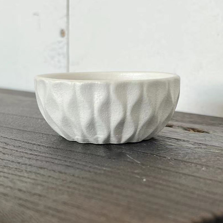 Keramički set posuđa: duboki tanjuri, zdjela za rižu, tanjur za tjesteninu; japanski stil, kružni oblik, ispod glazure boja, mogućnost prilagodbe