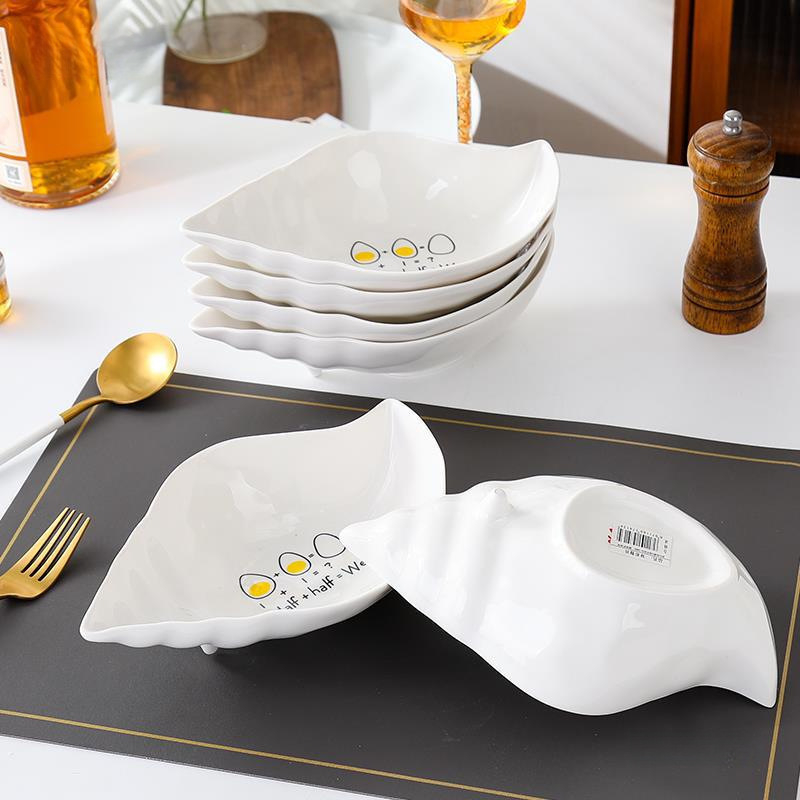 Porcelinske nepravilnog oblika pločice, set od 4 komada, jednostavan uzorak, pogodne za poklon