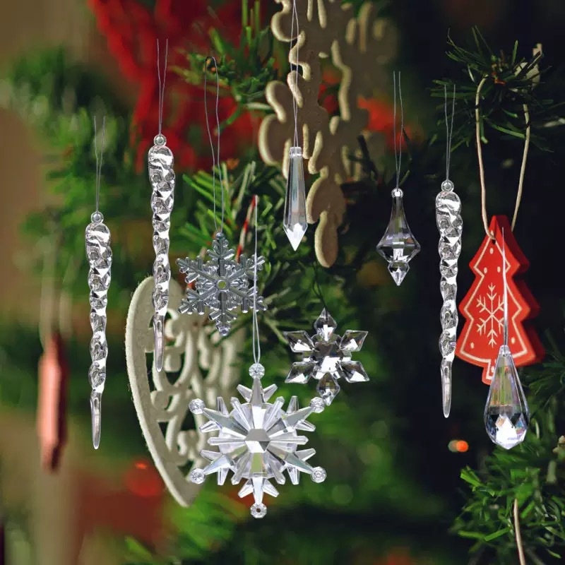 Pandantiv: fulg de zăpadă din plastic, turnare prin injecție, primăvara 2025, stil natură