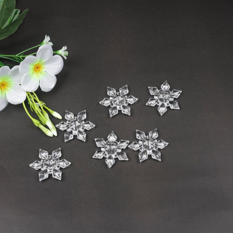 Pandantiv: fulg de zăpadă din plastic, turnare prin injecție, primăvara 2025, stil natură