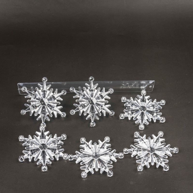 Pandantiv: fulg de zăpadă din plastic, turnare prin injecție, primăvara 2025, stil natură