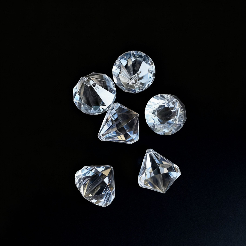 Pandantiv: fulg de zăpadă din plastic, turnare prin injecție, primăvara 2025, stil natură