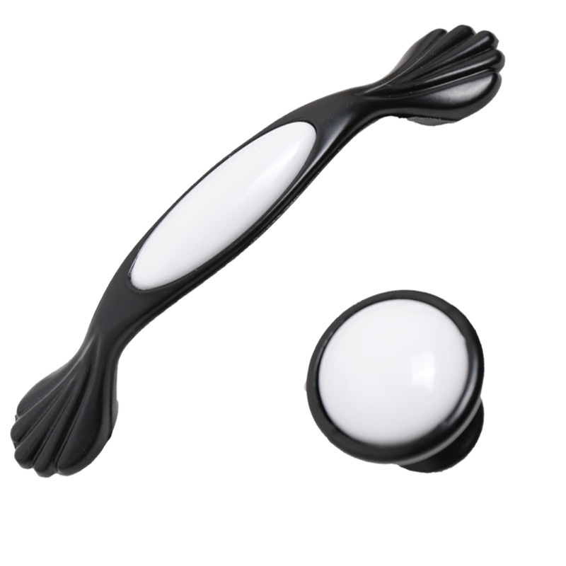 Χερούλι πόρτας για ντουλάπες, σώμα από κράμα αλουμινίου με ένθετο από πλαστικό, ηλεκτροπλατινωμένο φινίρισμα, μοντέλο YQ502