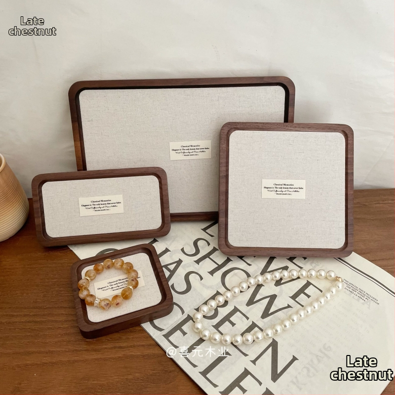 Drevený stojan na šperky z orechového dreva – podnos na prstene a náhrdelníky, umelecký štýl, jar 2025 uvedenie