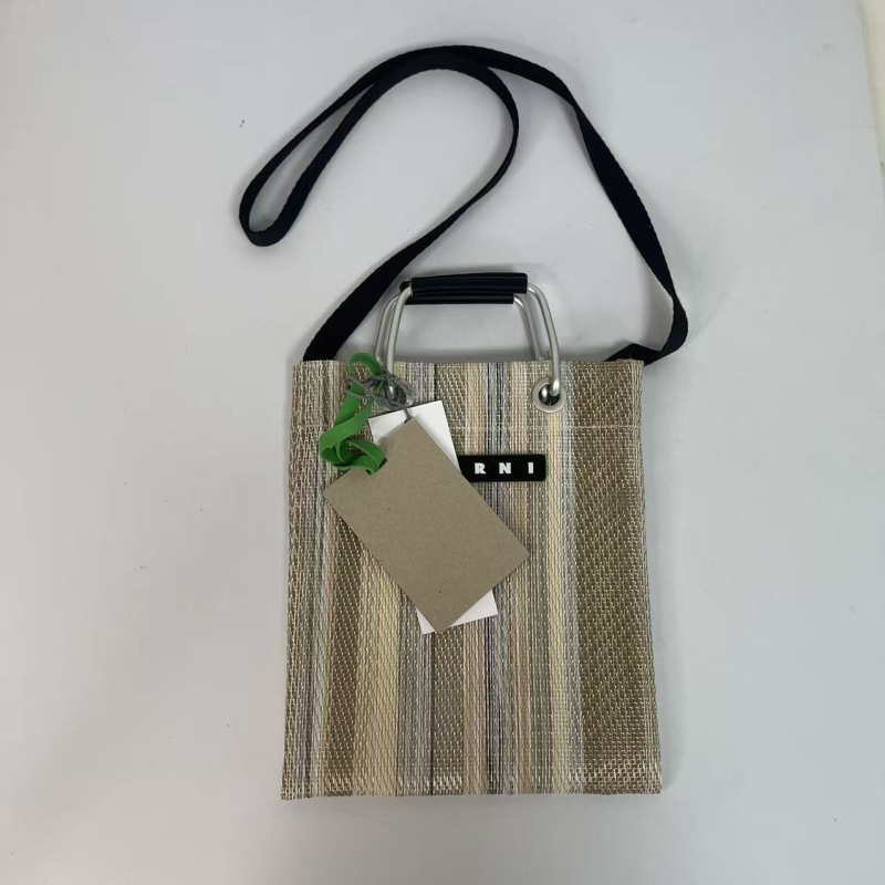 PVC pludmales soma, vertikāla kvadrāta forma, augšējais atvērums, bez odères, dubultās plecu siksnas, vasara 2025