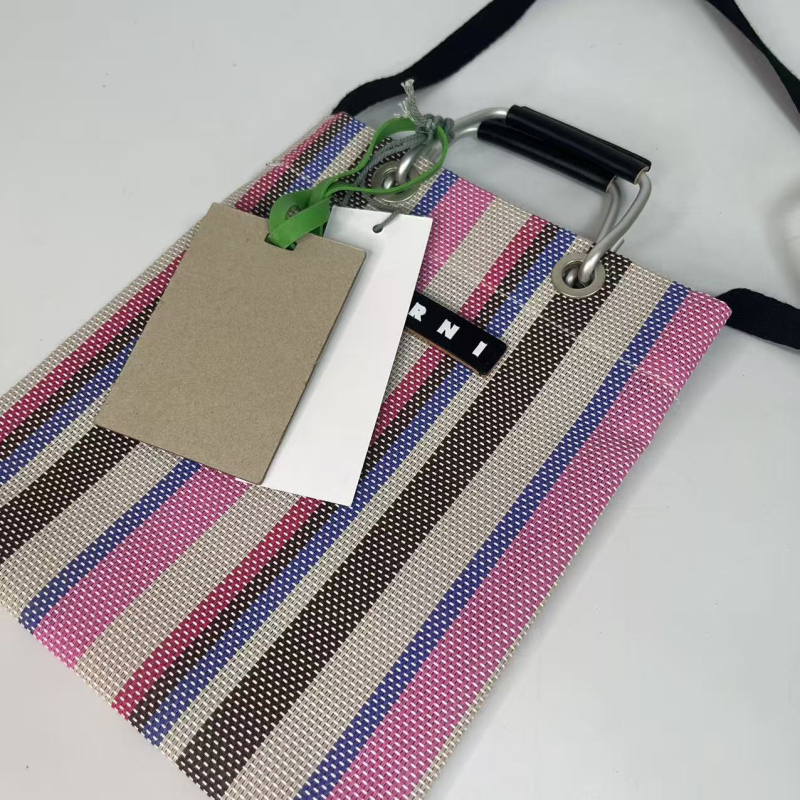 PVC pludmales soma, vertikāla kvadrāta forma, augšējais atvērums, bez odères, dubultās plecu siksnas, vasara 2025