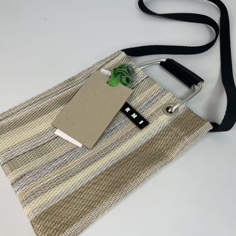 PVC pludmales soma, vertikāla kvadrāta forma, augšējais atvērums, bez odères, dubultās plecu siksnas, vasara 2025