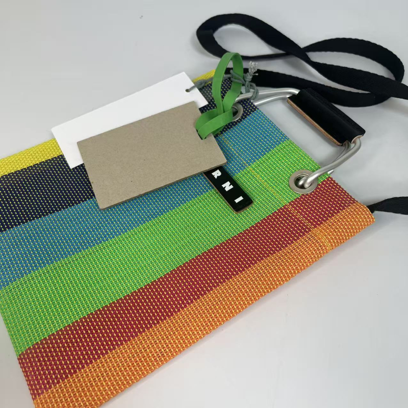 PVC pludmales soma, vertikāla kvadrāta forma, augšējais atvērums, bez odères, dubultās plecu siksnas, vasara 2025