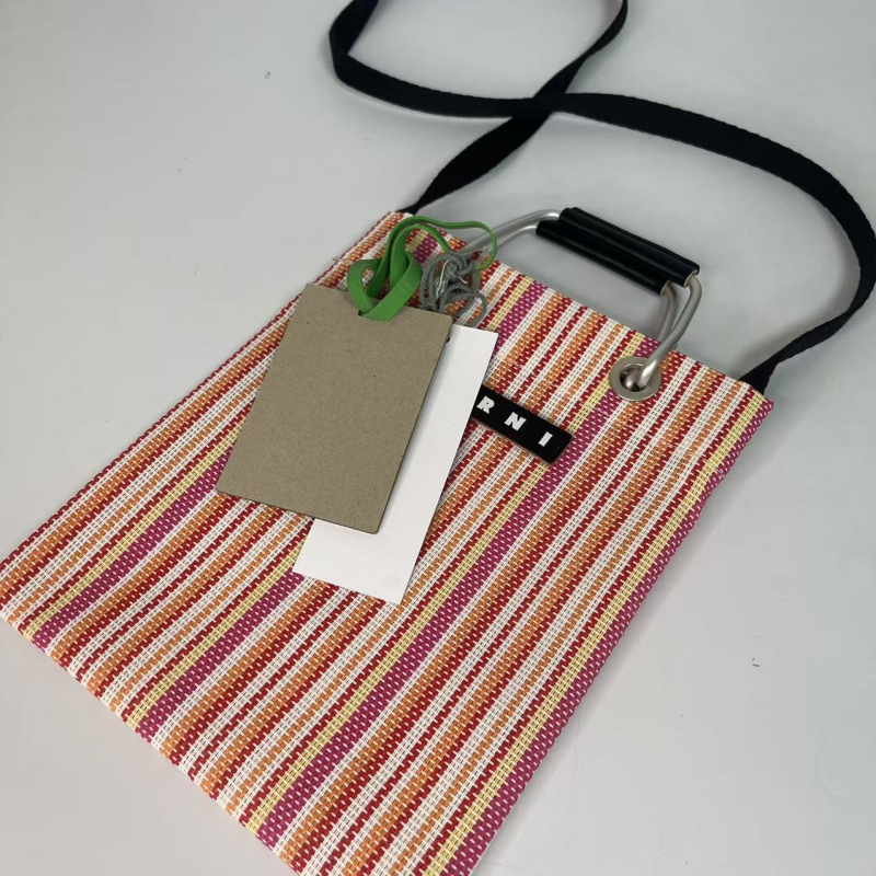 PVC pludmales soma, vertikāla kvadrāta forma, augšējais atvērums, bez odères, dubultās plecu siksnas, vasara 2025