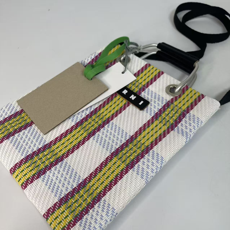 PVC pludmales soma, vertikāla kvadrāta forma, augšējais atvērums, bez odères, dubultās plecu siksnas, vasara 2025