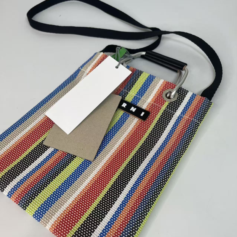 PVC pludmales soma, vertikāla kvadrāta forma, augšējais atvērums, bez odères, dubultās plecu siksnas, vasara 2025