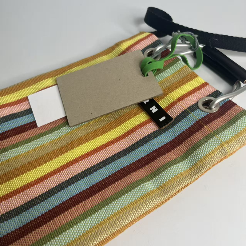 PVC pludmales soma, vertikāla kvadrāta forma, augšējais atvērums, bez odères, dubultās plecu siksnas, vasara 2025