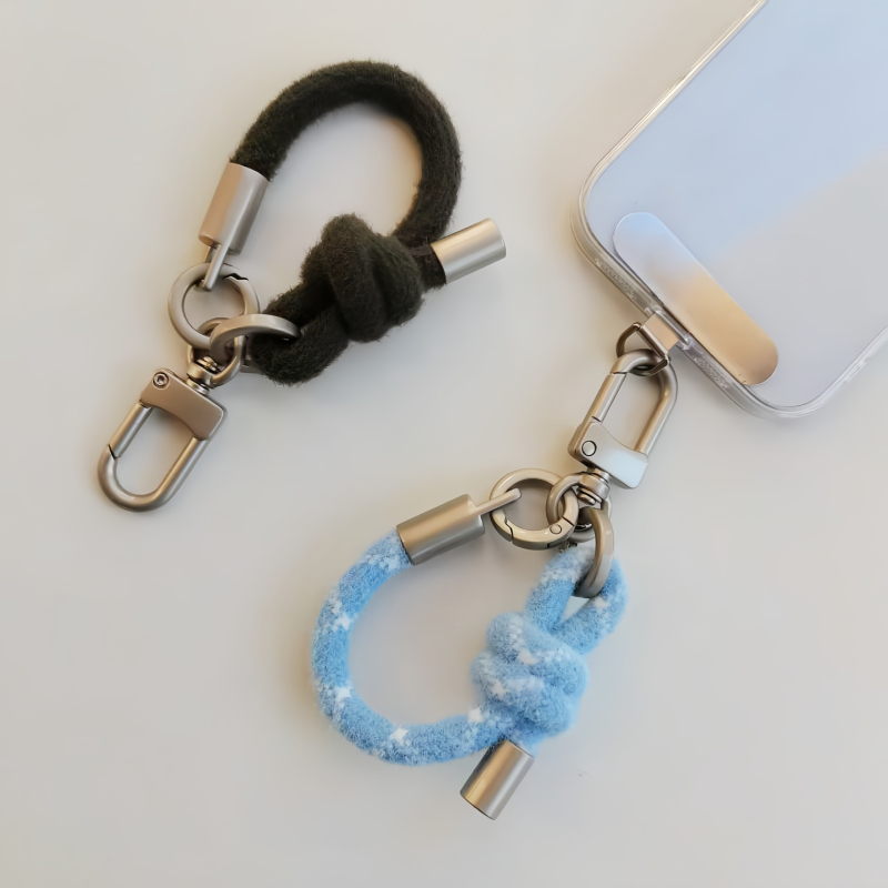 Plišani kaiš za telefon – materijal pliš; užad: poliester; kopča: metal; stil: unisex