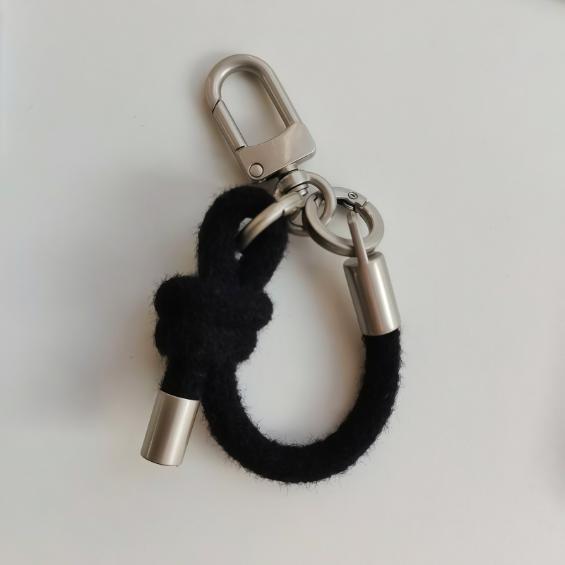 Plišani kaiš za telefon – materijal pliš; užad: poliester; kopča: metal; stil: unisex