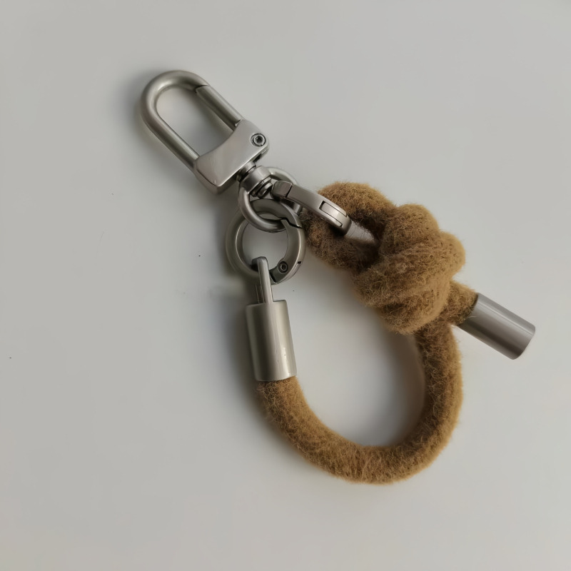 Plišani kaiš za telefon – materijal pliš; užad: poliester; kopča: metal; stil: unisex