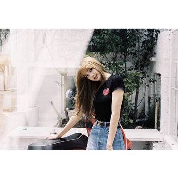 Analoginė filmo kamera – ne Polaroid, retro stilius, dovana Moters dienai