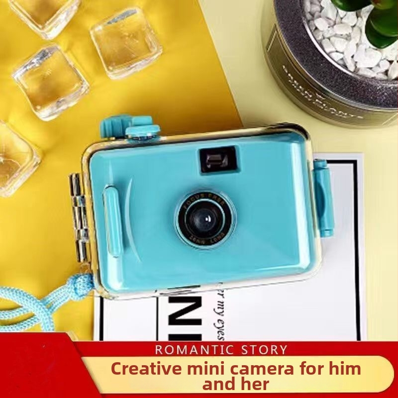 Analoginė filmo kamera – ne Polaroid, retro stilius, dovana Moters dienai