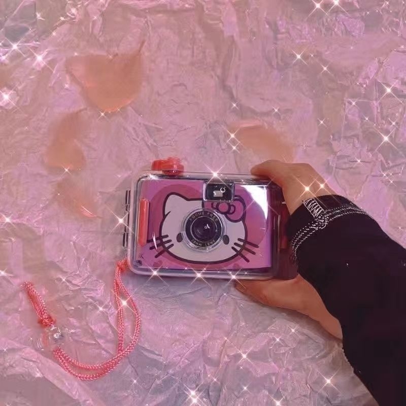 Analoginė filmo kamera – ne Polaroid, retro stilius, dovana Moters dienai