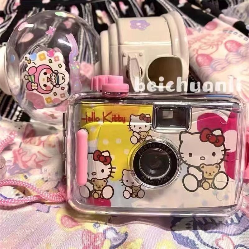 Analoginė filmo kamera – ne Polaroid, retro stilius, dovana Moters dienai