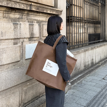 Apģērbu soma no neausta materiāla ar rāvējslēdzēju – snap dizains, silkscreen logotipa druka, pielāgojams logotips