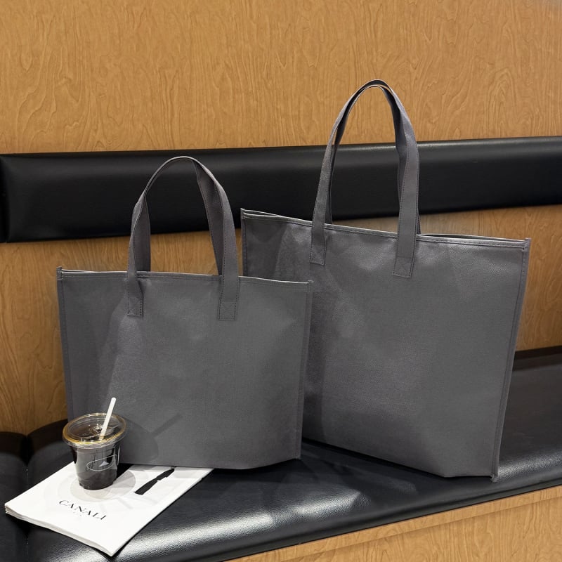 Apģērbu soma no neausta materiāla ar rāvējslēdzēju – snap dizains, silkscreen logotipa druka, pielāgojams logotips