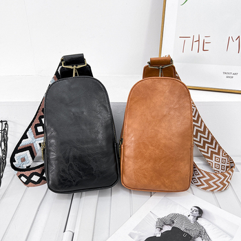 Ženska crossbody torba — PU materijal, školjkast oblik, podstava od poliestera, zatvaranje na zip, unutarnje pregrade: džep sa zipom, džep za telefon, džep za prijenosno računalo