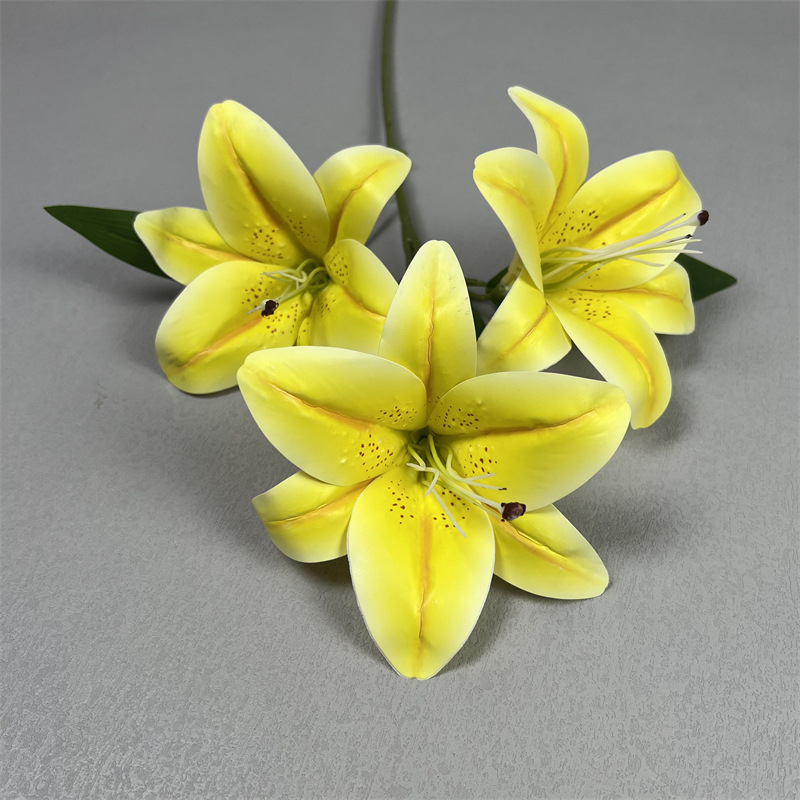 Umjetna lilija od svile — realistična, jedan izdanka, za vjenčanja, kućnu dekoraciju i fotografske rekvizite