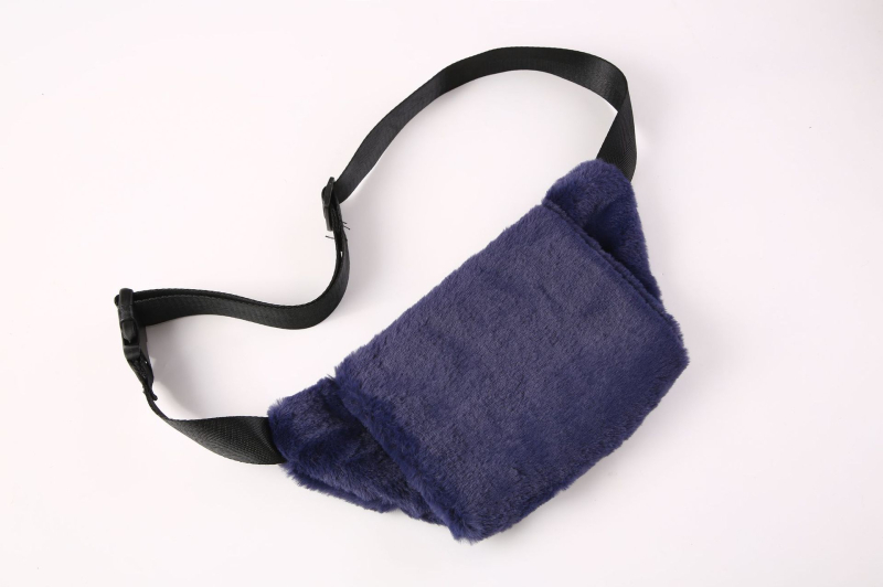 Geantă crossbody din pluș, mini, stil street, dumpling, curea reglabilă pe un umăr, dimensiune mică, închidere cu fermoar, buzunar intern cu fermoar