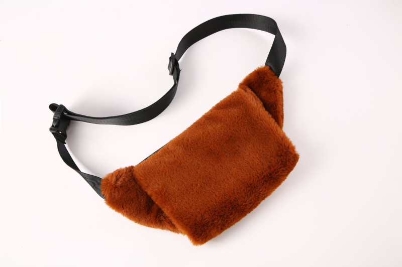 Geantă crossbody din pluș, mini, stil street, dumpling, curea reglabilă pe un umăr, dimensiune mică, închidere cu fermoar, buzunar intern cu fermoar