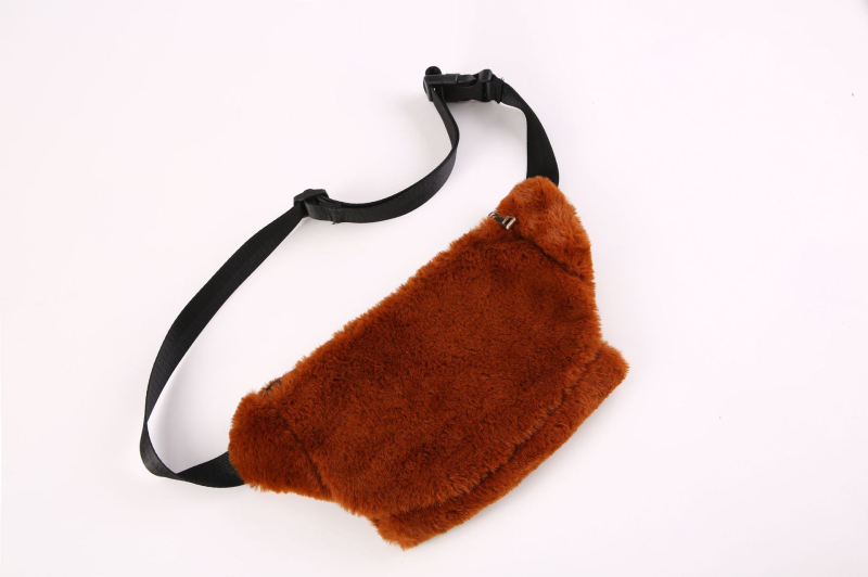 Geantă crossbody din pluș, mini, stil street, dumpling, curea reglabilă pe un umăr, dimensiune mică, închidere cu fermoar, buzunar intern cu fermoar