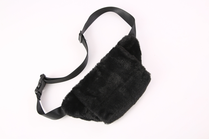 Geantă crossbody din pluș, mini, stil street, dumpling, curea reglabilă pe un umăr, dimensiune mică, închidere cu fermoar, buzunar intern cu fermoar