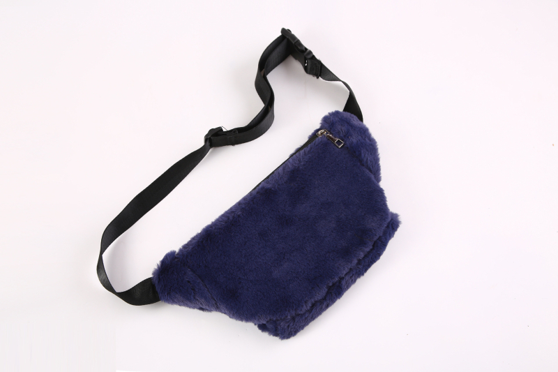 Geantă crossbody din pluș, mini, stil street, dumpling, curea reglabilă pe un umăr, dimensiune mică, închidere cu fermoar, buzunar intern cu fermoar